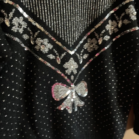 Black & Silver bow Sweater made in Korea - Picture 2 of 6